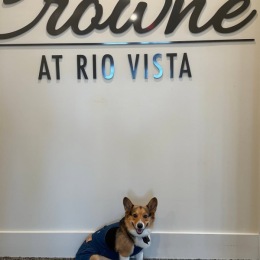 Instagram post from @crowneatriovista on October 22, 2025 00:00:00am